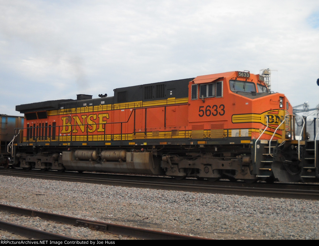 BNSF 5633